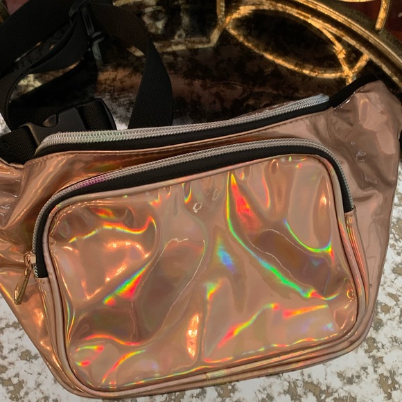 Handbags - 😍Rose good Iridescent Fanny pack / waist bag!
